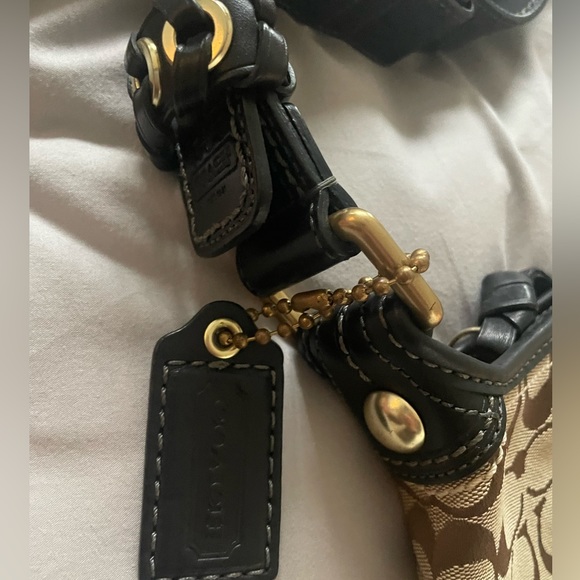 Authentic Vintage Coach bag barely used excellent condition - Picture 2 of 6